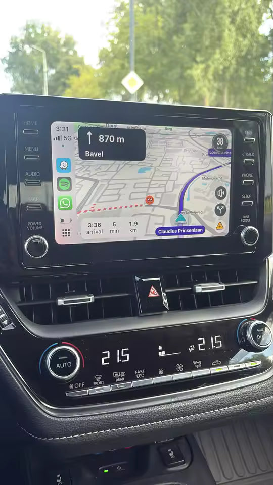 דשבורד עם CarPlay והמתאם מחובר