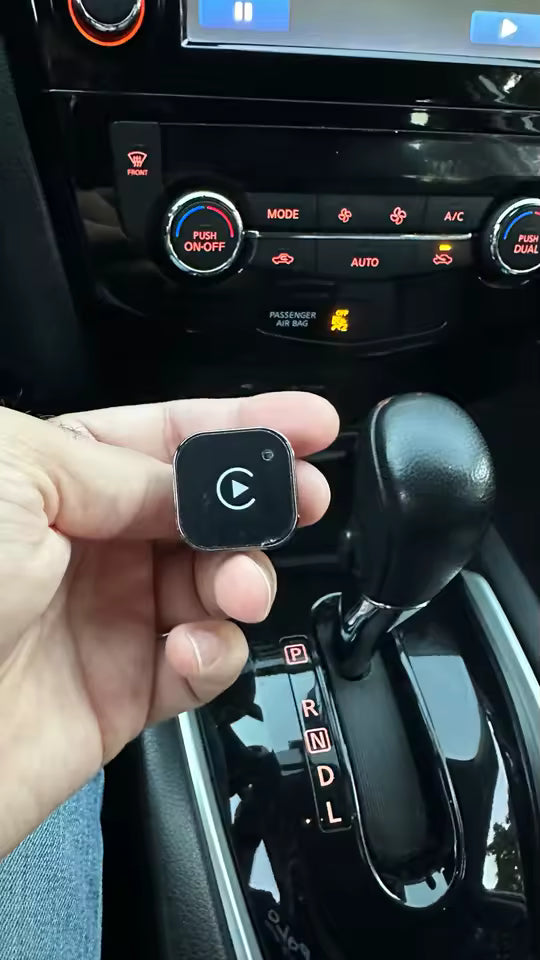דשבורד עם CarPlay והמתאם מחובר