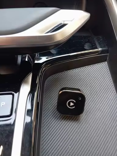 דשבורד עם CarPlay והמתאם מחובר