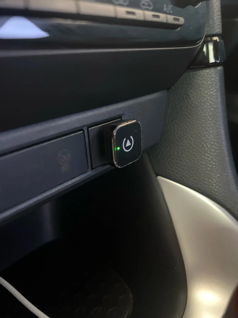 דשבורד עם CarPlay והמתאם מחובר