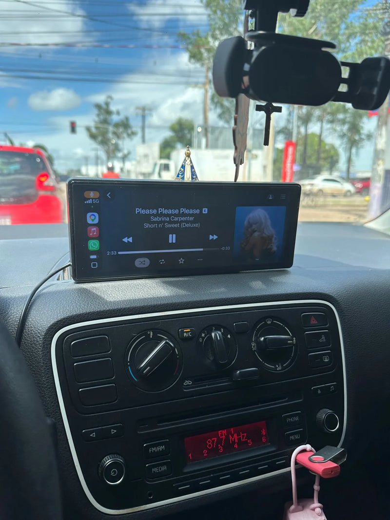 דשבורד עם CarPlay והמתאם מחובר