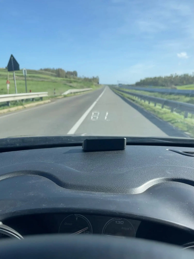 דשבורד עם CarPlay והמתאם מחובר
