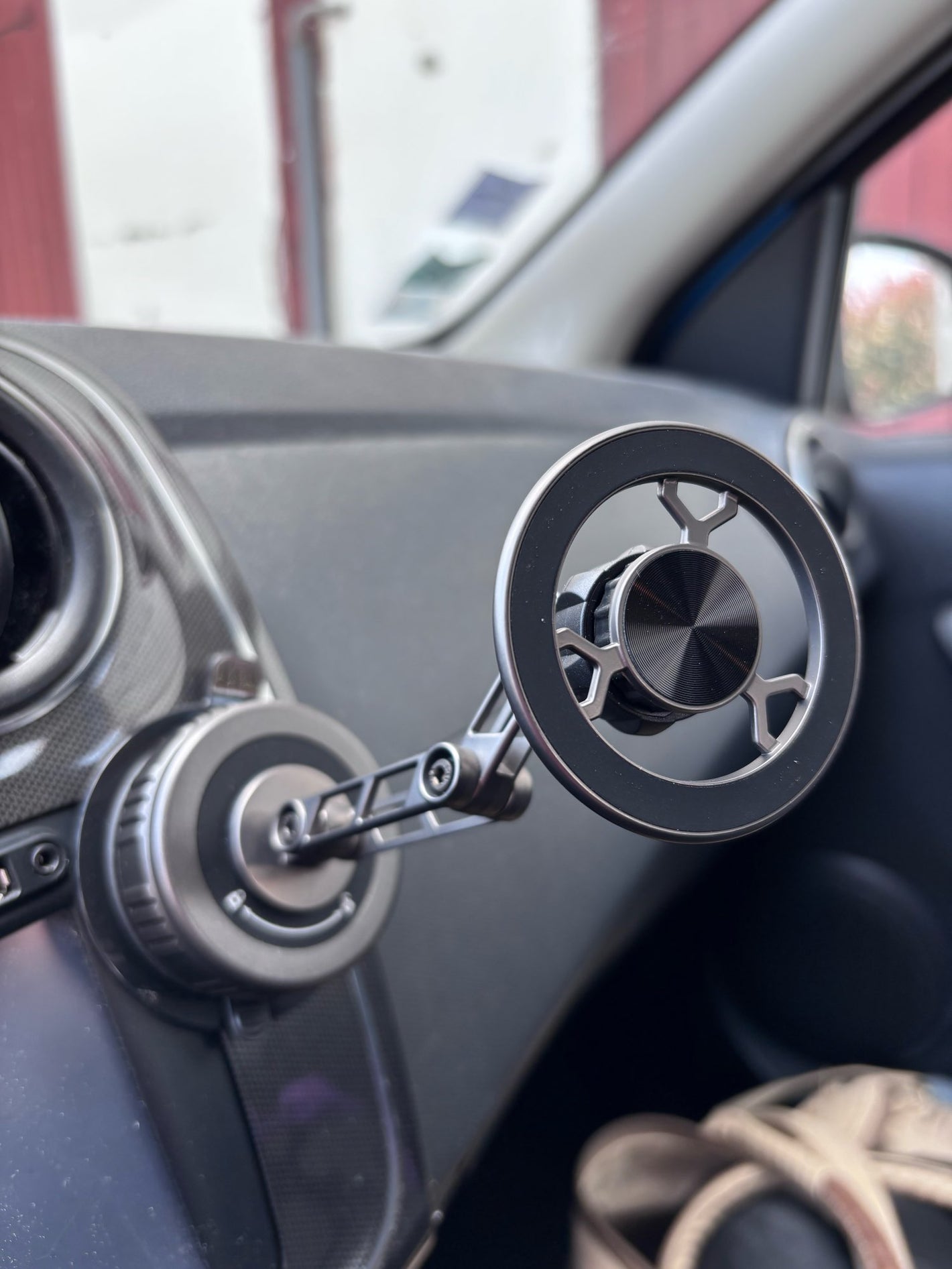 FlexGrip מותקן על דשבורד הרכב