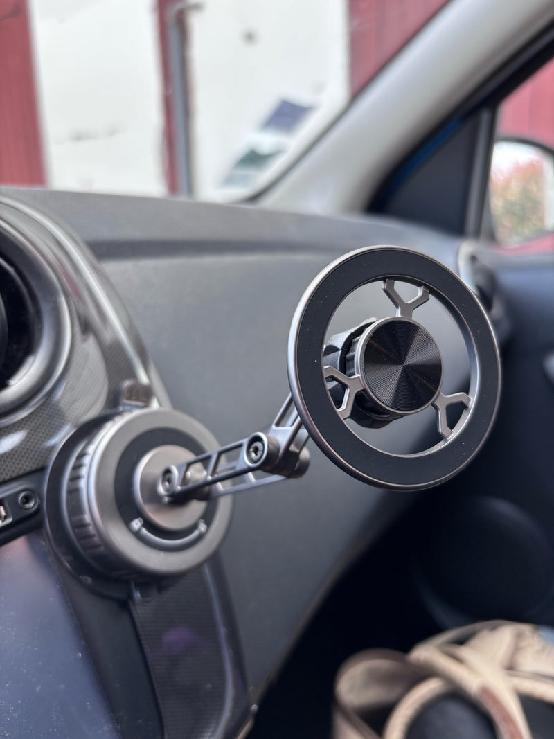 דשבורד עם CarPlay והמתאם מחובר