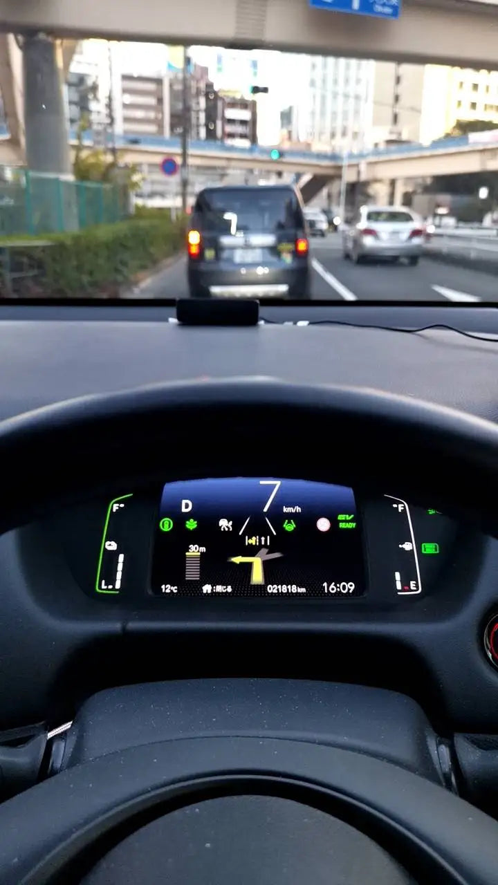 דשבורד עם CarPlay והמתאם מחובר