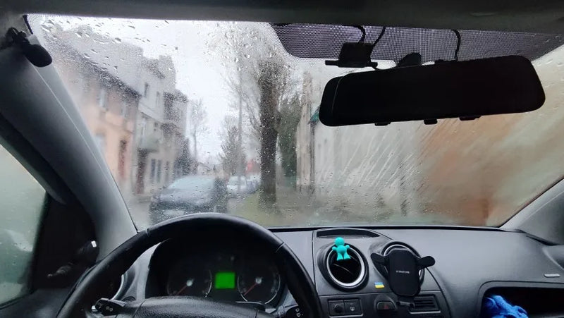 דשבורד עם CarPlay והמתאם מחובר