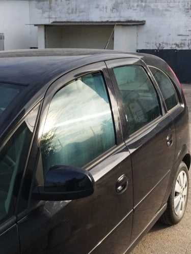 דשבורד עם CarPlay והמתאם מחובר