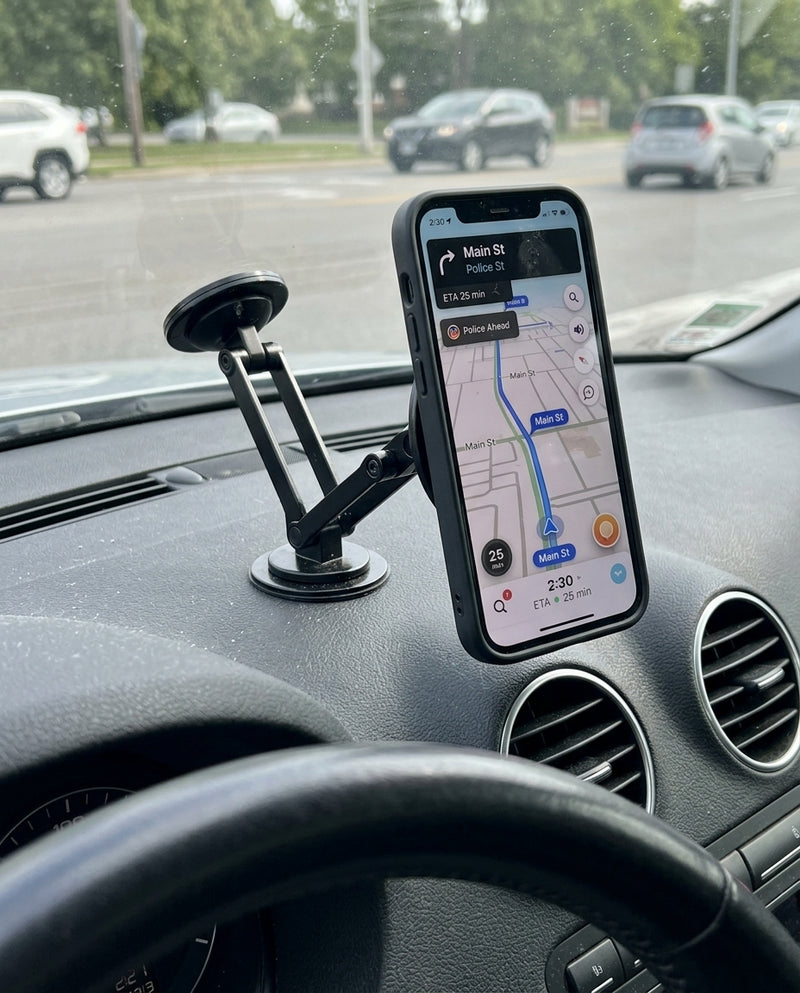 דשבורד עם CarPlay והמתאם מחובר