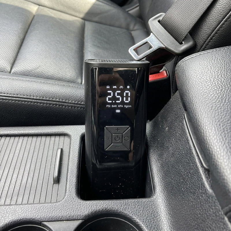 דשבורד עם CarPlay והמתאם מחובר