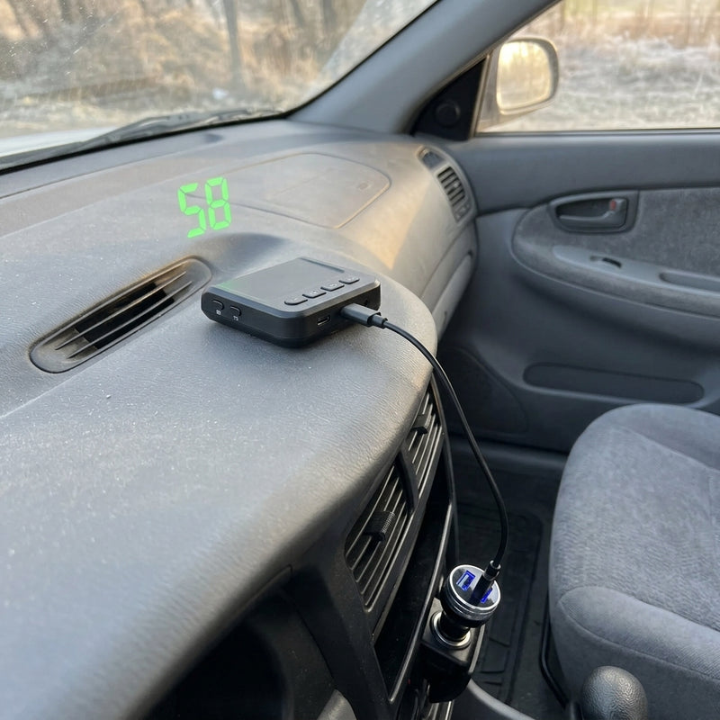דשבורד עם CarPlay והמתאם מחובר