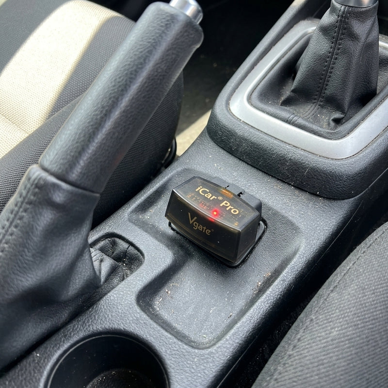 דשבורד עם CarPlay והמתאם מחובר