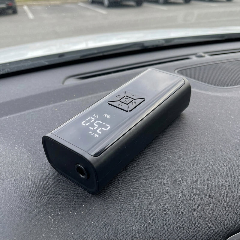 דשבורד עם CarPlay והמתאם מחובר