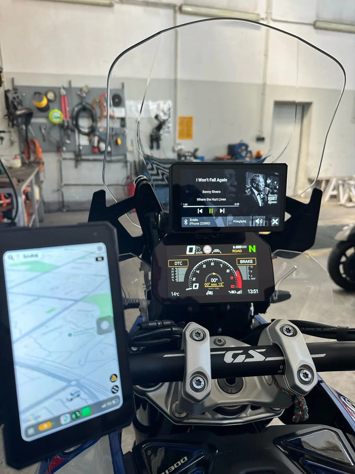 ridecast customer r03