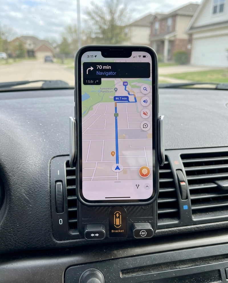 דשבורד עם CarPlay והמתאם מחובר