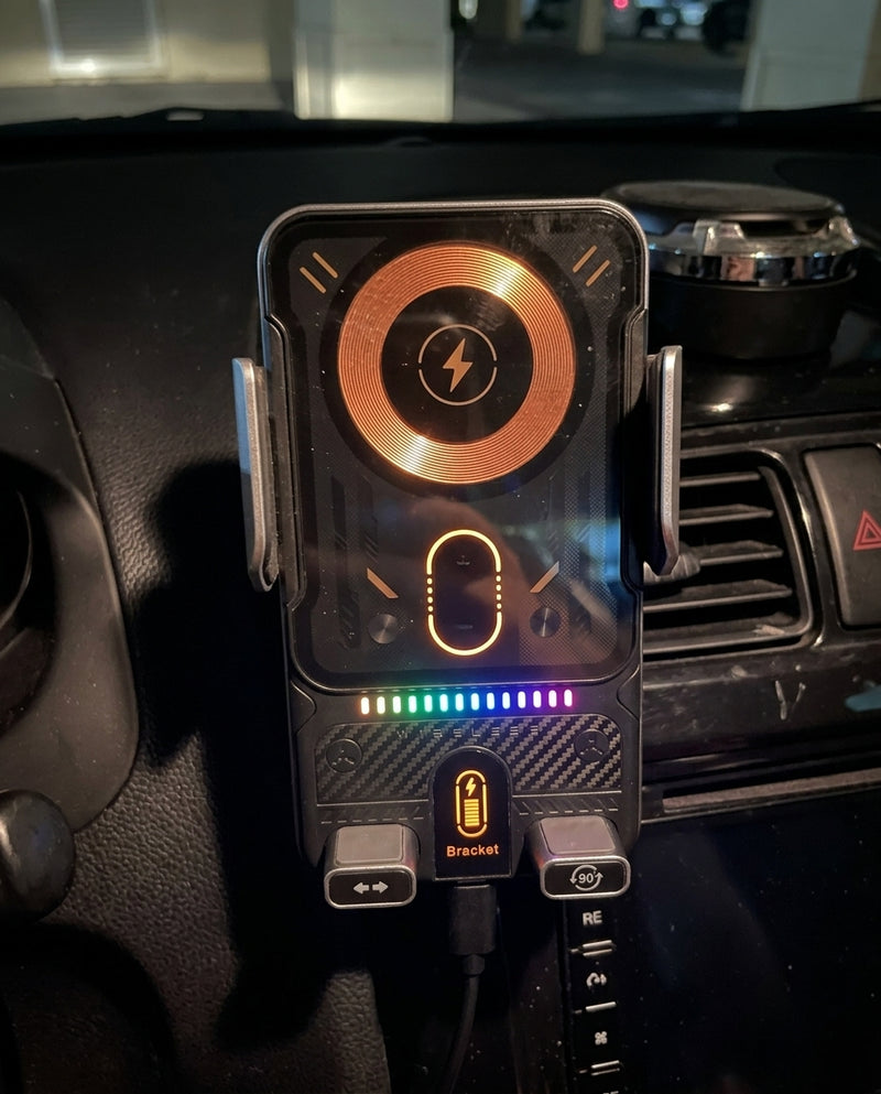 דשבורד עם CarPlay והמתאם מחובר