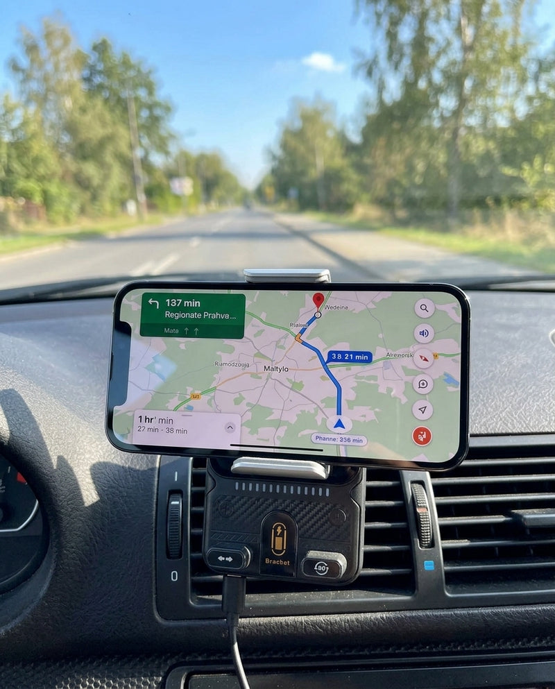 דשבורד עם CarPlay והמתאם מחובר